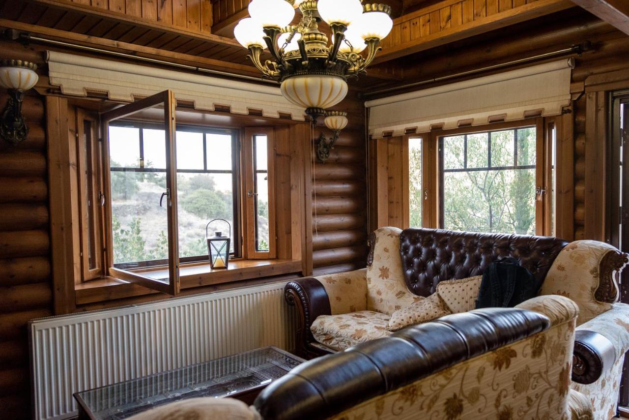 *2 Bdr Log House /Mountains/Queen Bed/Fireplace Gourri Екстериор снимка