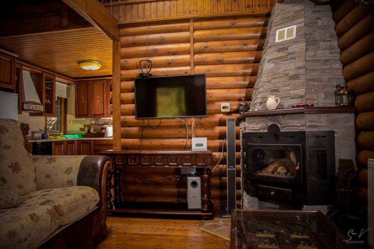 *2 Bdr Log House /Mountains/Queen Bed/Fireplace Gourri Екстериор снимка