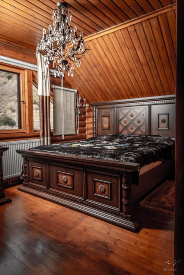 *2 Bdr Log House /Mountains/Queen Bed/Fireplace Gourri Екстериор снимка
